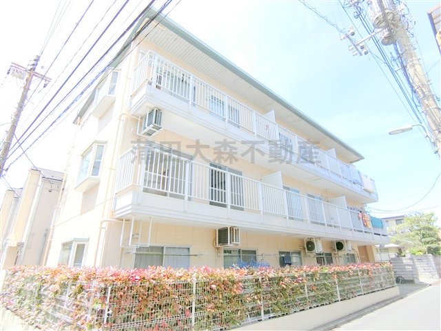建物外観　1992年2月築　鉄骨造地上3階建て総戸数11戸の賃貸マンシ