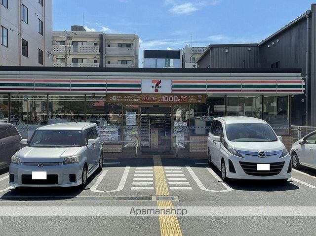 コンビニ　セブンイレブン（コンビニ）まで309m