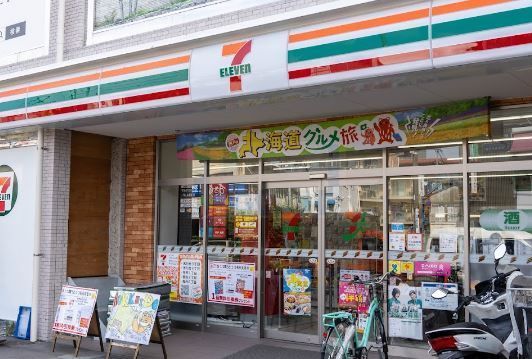コンビニ　セブンイレブン氷川台駅前店（コンビニ）まで370m