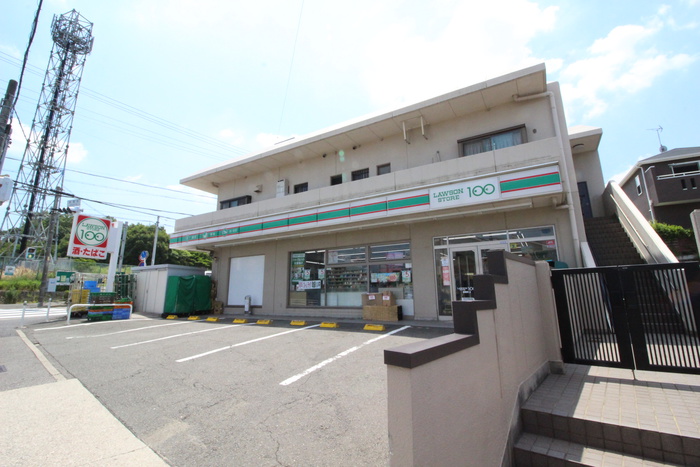 コンビニ　ローソン100（コンビニ）まで740m