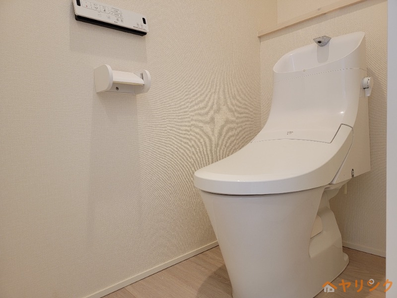 トイレ　画像は反転タイプのお部屋の画像になります。