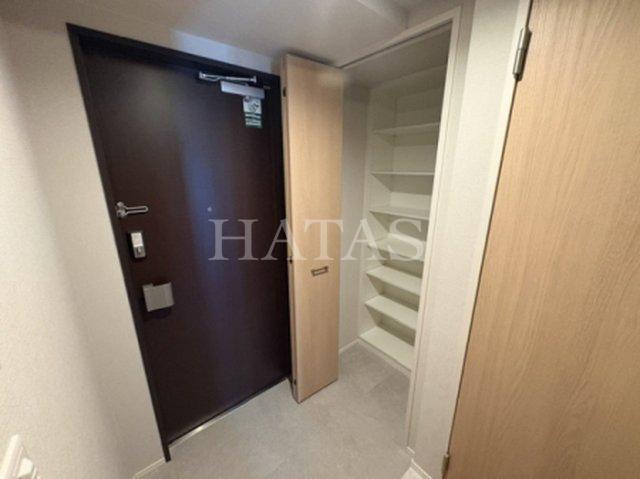 玄関　同物件別部屋です。