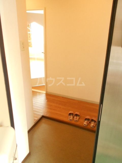 ファミール日之出C棟の玄関写真