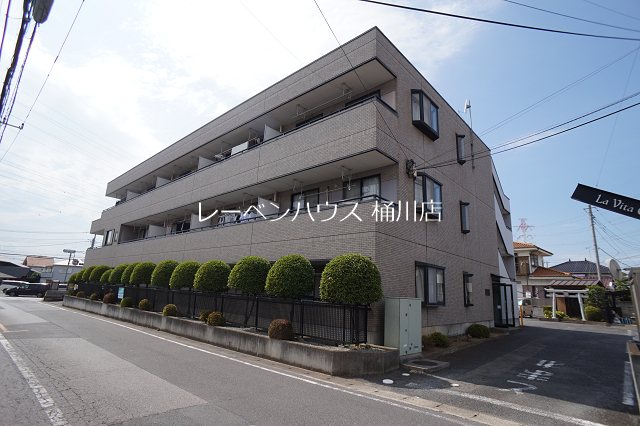 建物外観　レーベンハウス桶川店へ　048-787-5511