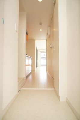 ＪＲ京浜東北線 西川口駅 徒歩12分 3階建 築12年の玄関写真