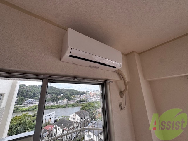 その他設備　部屋にはエアコンがあり、暑い日や寒い日も安心です。