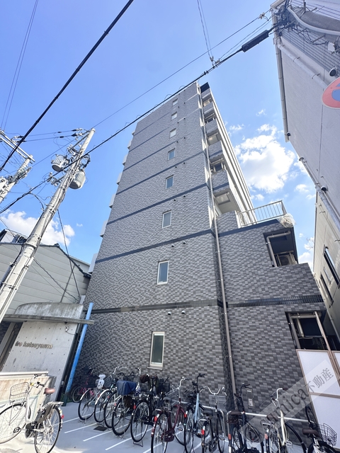 建物外観　鉄筋コンクリート造のガッシリとした造りです♪
