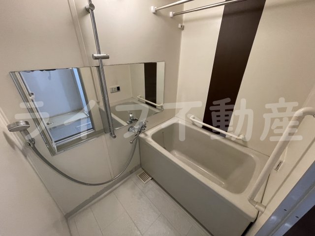 バス・シャワールーム　コンパクトで使いやすいお風呂です