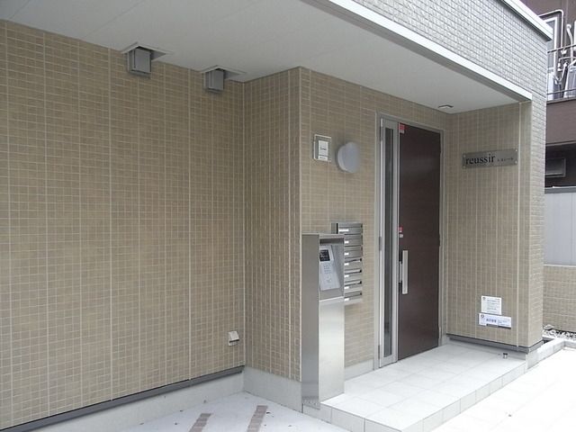 エントランス　オートロック付きエントランス