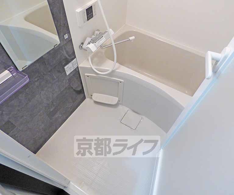 バス・シャワールーム　バスルームです。