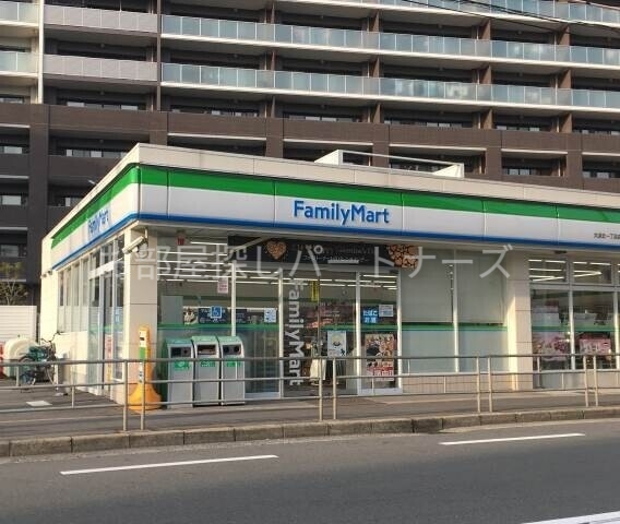 コンビニ　ファミリーマート大淀北一丁目店（コンビニ）まで587m