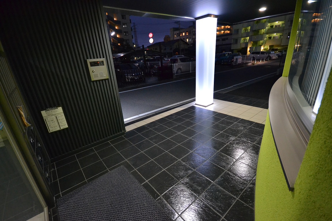 エントランス　オートロック付！宅配BOXもあります。