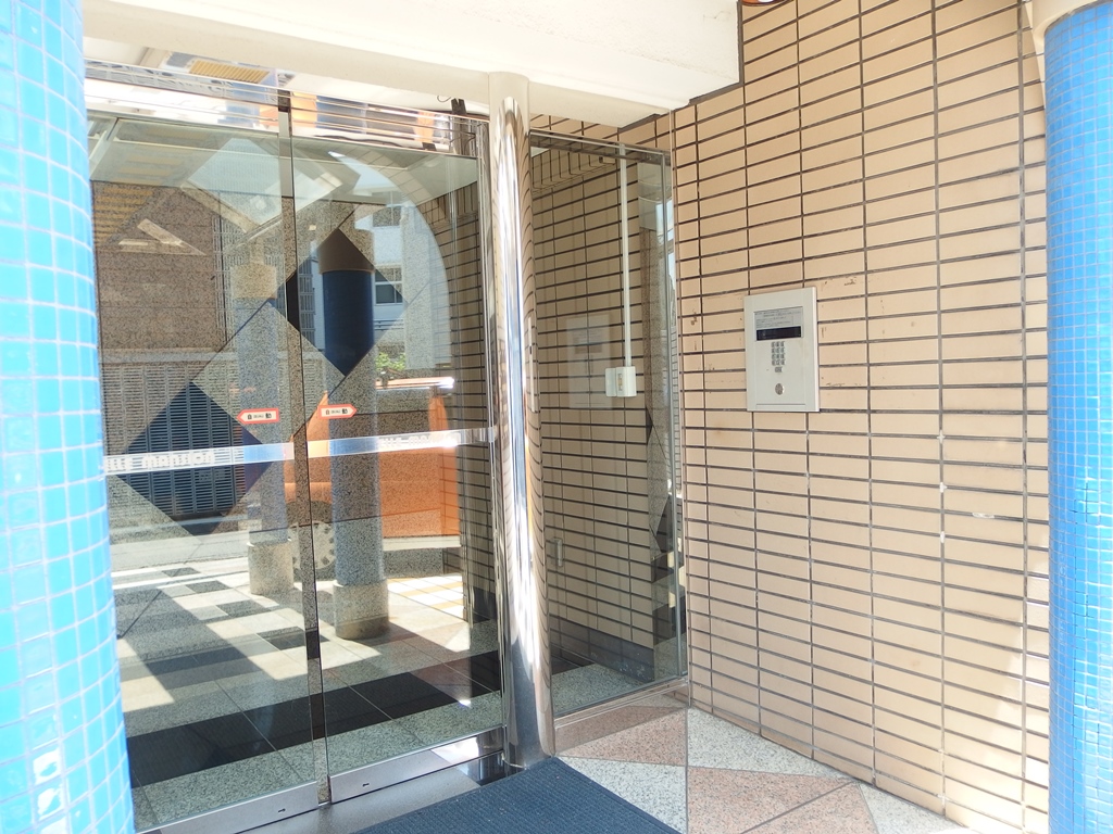 東京メトロ日比谷線 広尾駅 徒歩8分 4階建 築54年の外観写真