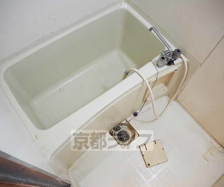 バス・シャワールーム　清潔感のあるお風呂です。