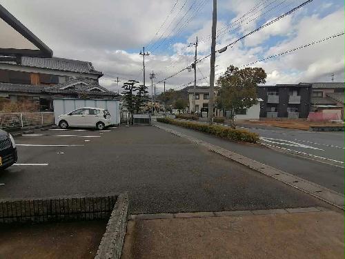 【レオパレスかえでの駐車場】