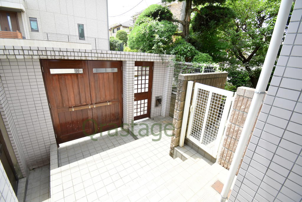 エントランス　門扉はオートロックです