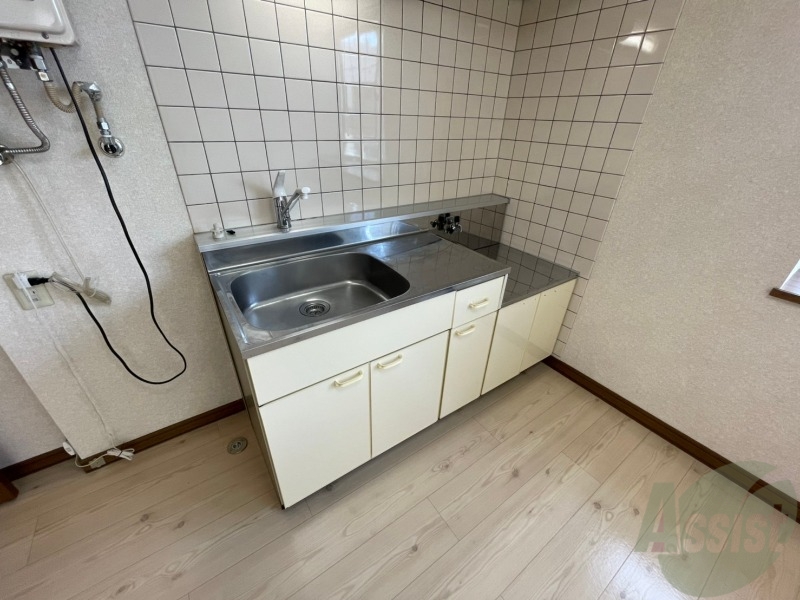 キッチン　キッチンです。ご自身でコンロを設置していただけます。