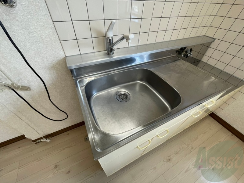 洗面設備　キッチンのシンクはピカピカで掃除意欲が湧いてきそう！