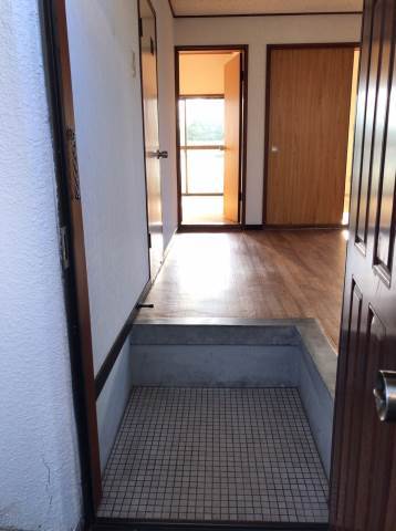 ＪＲ呉線 天応駅 徒歩73分 3階建 築42年の玄関写真