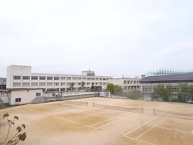 中学校　上牧中学校（中学校）まで213m