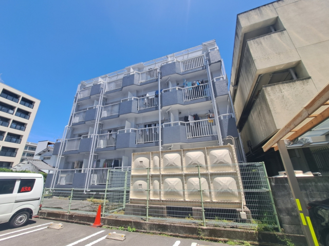 松山市道後樋又のマンションの建物外観