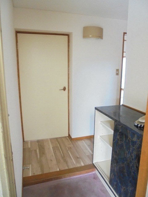 玄関　画像は2-C号室です（参考）