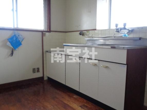 キッチン　窓のある明るいキッチンです