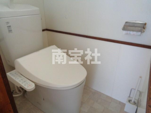 トイレ　温水洗浄便座ついてます