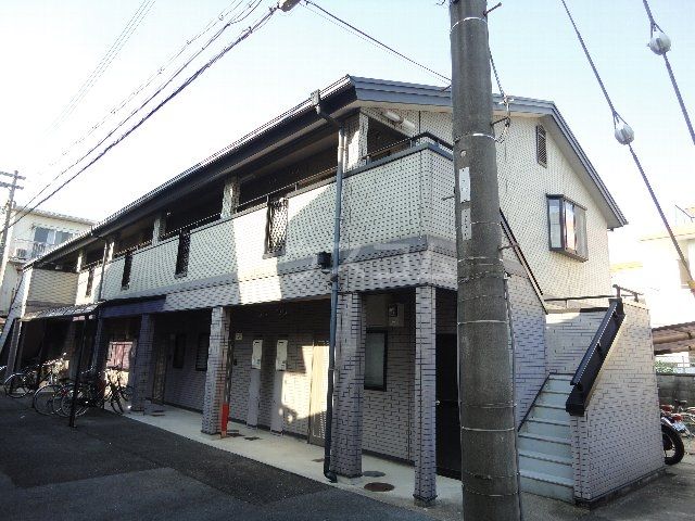 京都市西京区桂坤町のアパートの建物外観