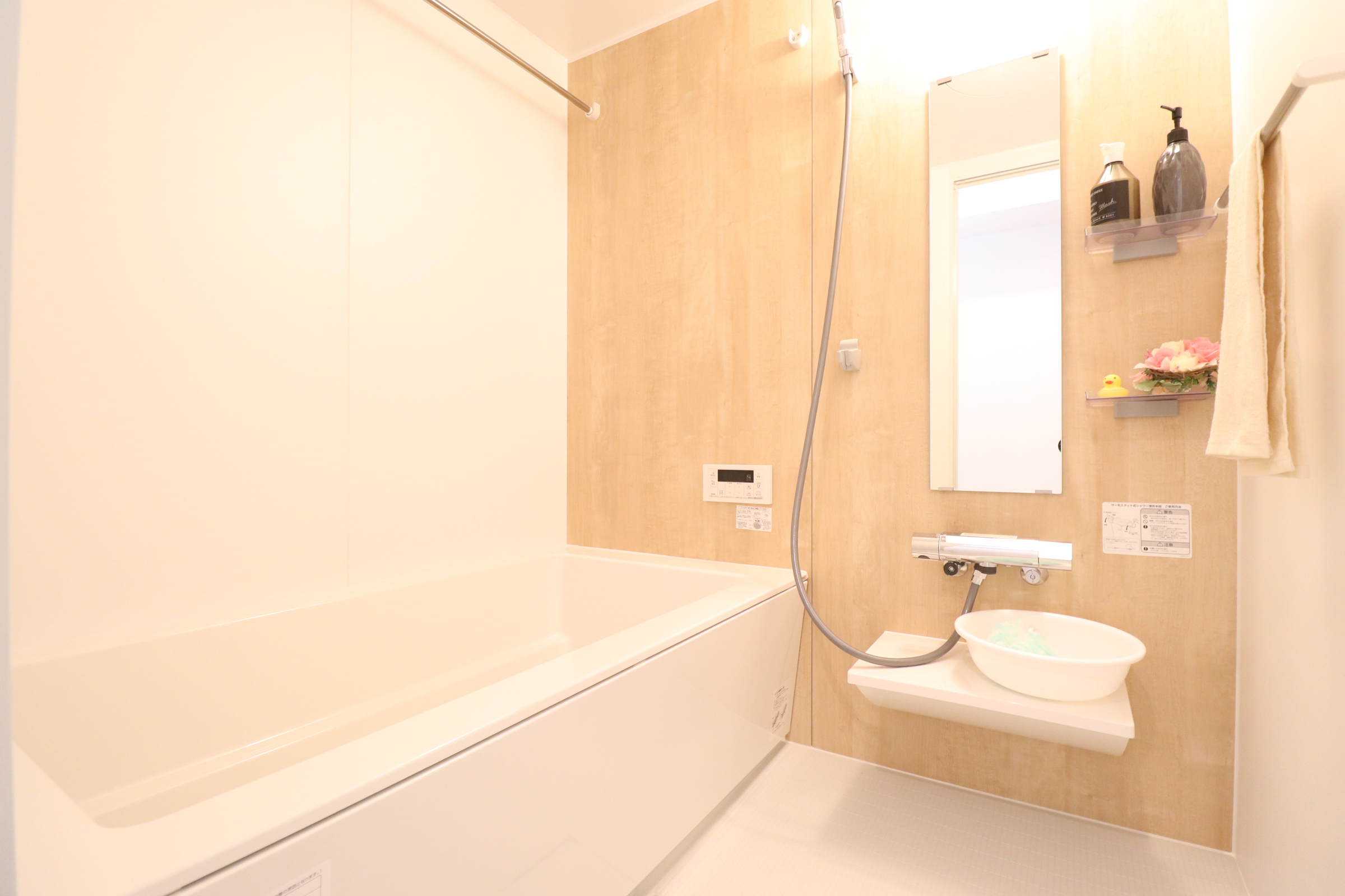 バス・シャワールーム　追い焚き機能付き♪