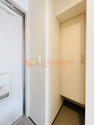 玄関　収納もある玄関です