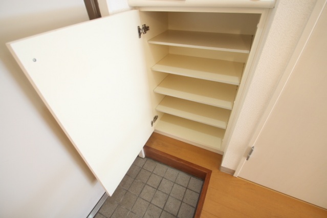 玄関　同物件別室です。