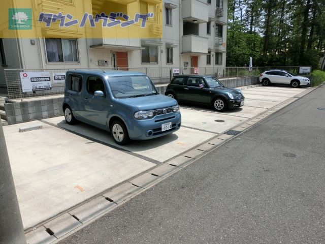 【リビングタウンみつわ台の駐車場】