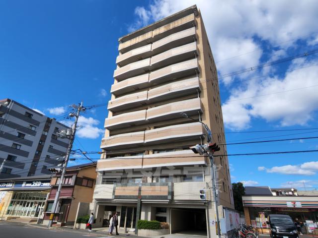 京都市上京区中務町のマンションの建物外観