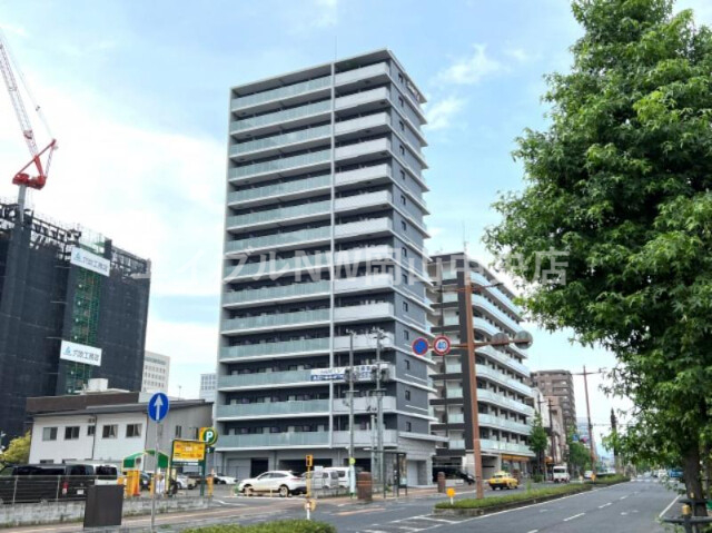 岡山市北区表町のマンションの建物外観