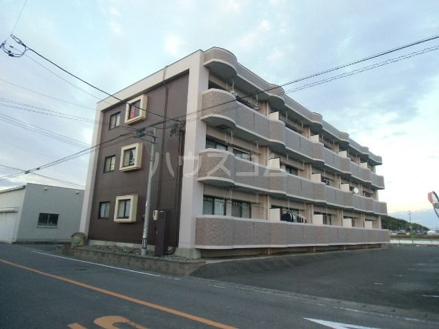 西尾市吉良町富好新田のマンションの建物外観