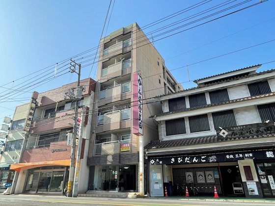 岡山市中区中納言町のマンションの建物外観