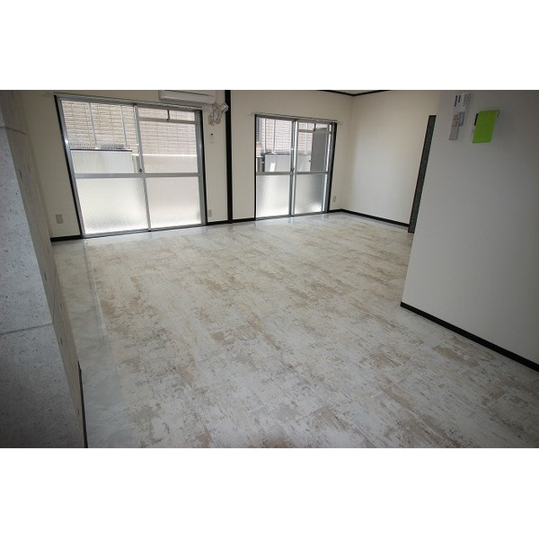 居室・リビング　※現況を優先します。