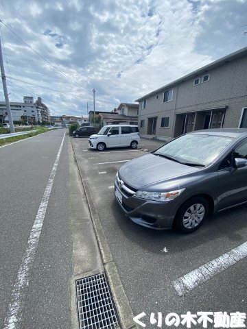 駐車場　車をお持ちの方に嬉しい駐車場付きの物件です
