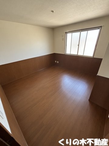 その他部屋・スペース　落ち着いた色調の寝室です