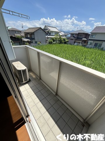 バルコニー　陽当たり良好なバルコニーです