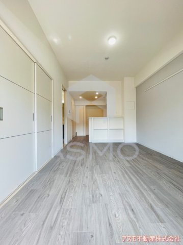 居室・リビング　同マンション別部屋参考写真