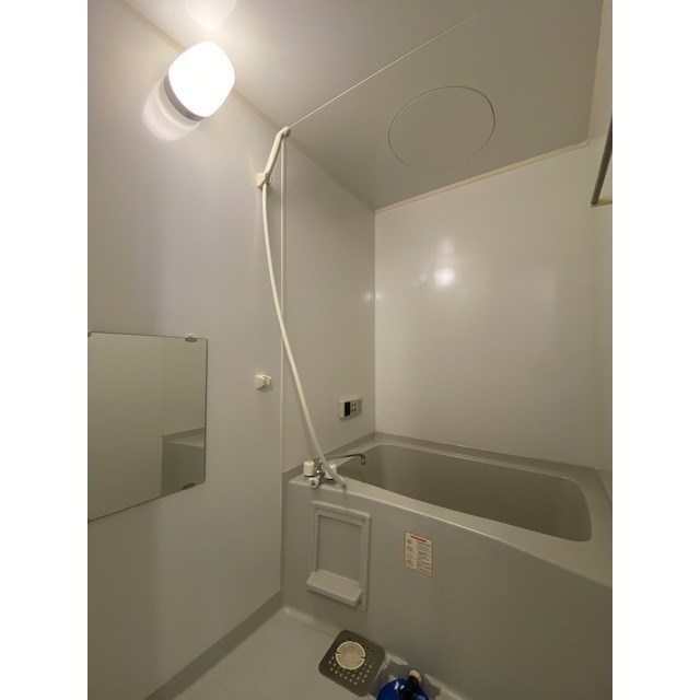 バス・シャワールーム　清潔感のあるお風呂