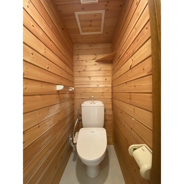 トイレ　温水洗浄便座付きトイレ