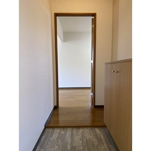 玄関　カウンタータイプのシューズボックス完備