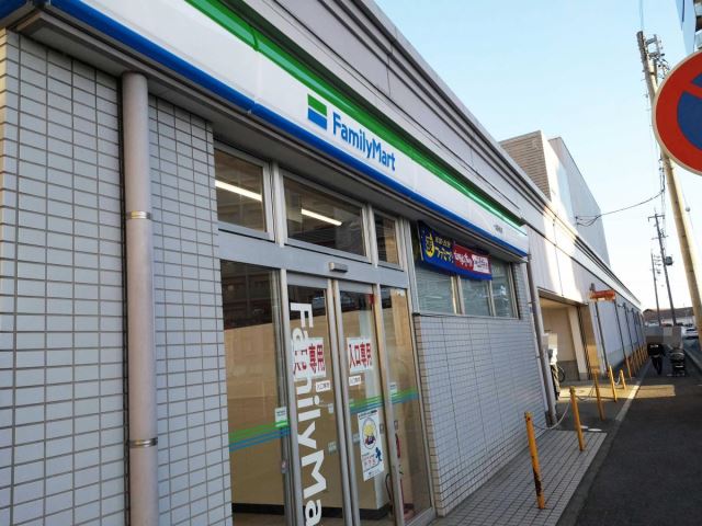 コンビニ　ファミリーマート（コンビニ）まで1100m