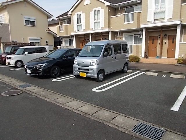 【舞鶴市八反田北町のアパートの駐車場】