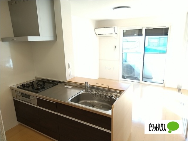 キッチン　同物件別部屋