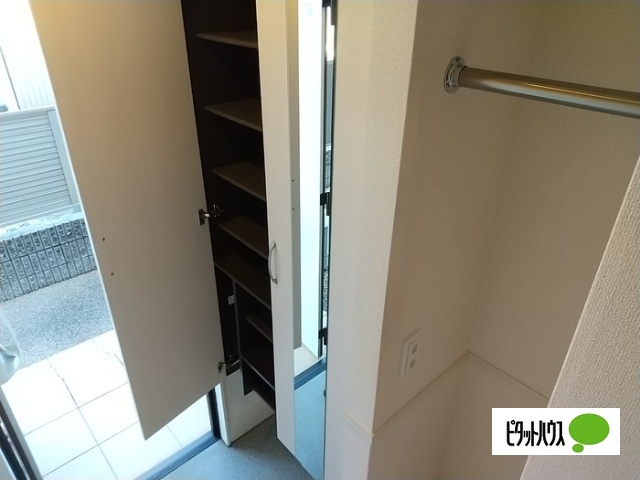 玄関　同物件別部屋