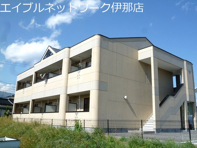 上伊那郡箕輪町大字中箕輪のアパートの建物外観